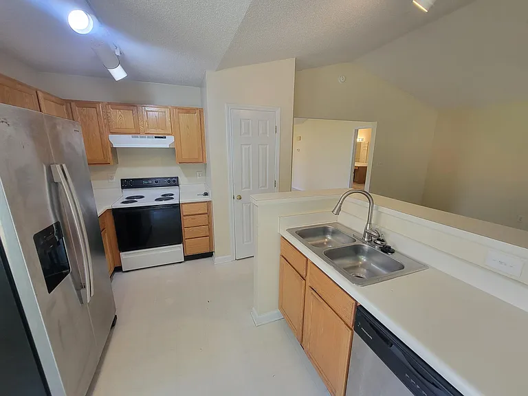 4200 Pin Oak Dr — Photo 4