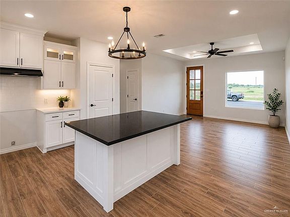 5th image of 1606 Karianna Dr