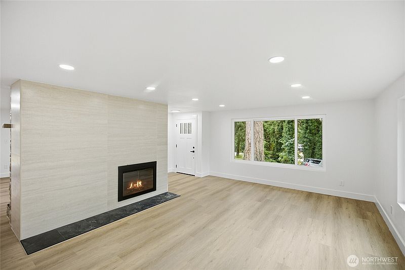 4th image of 4702 Waller Road E