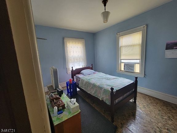3rd image of 52 Goffle Rd
