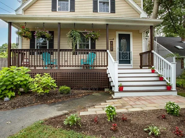 4 Cedar Rd, Norton, MA 02766