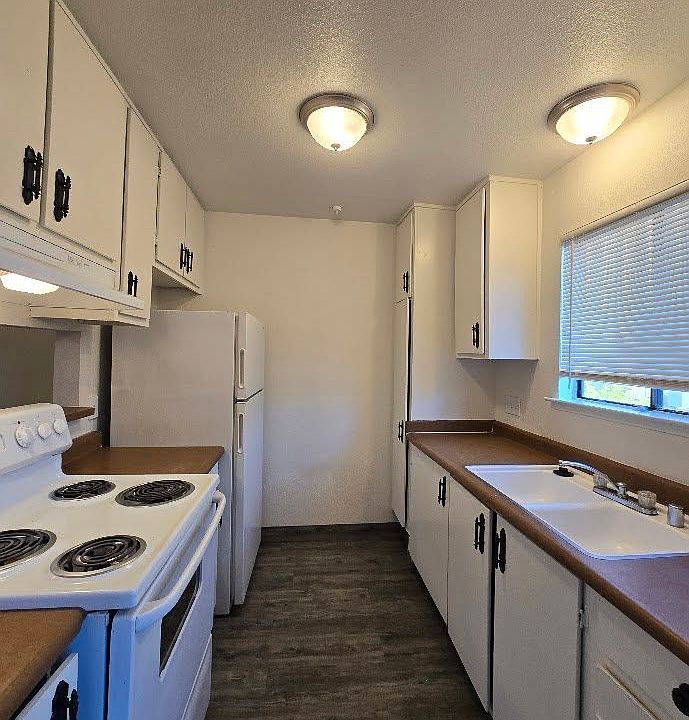 1st image of 1221 N Peach Ave APT 139