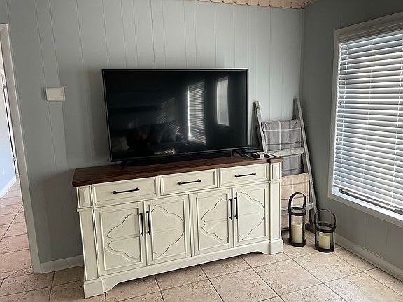 5th image of 1057 E Gorrie Dr