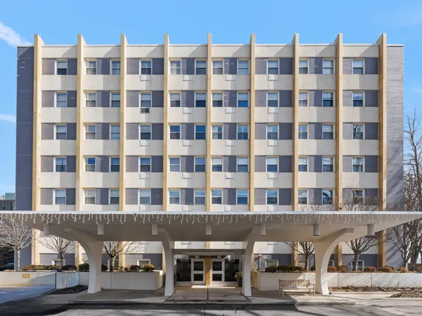 1410 Sheridan Rd APT 2B, Wilmette, IL 60091