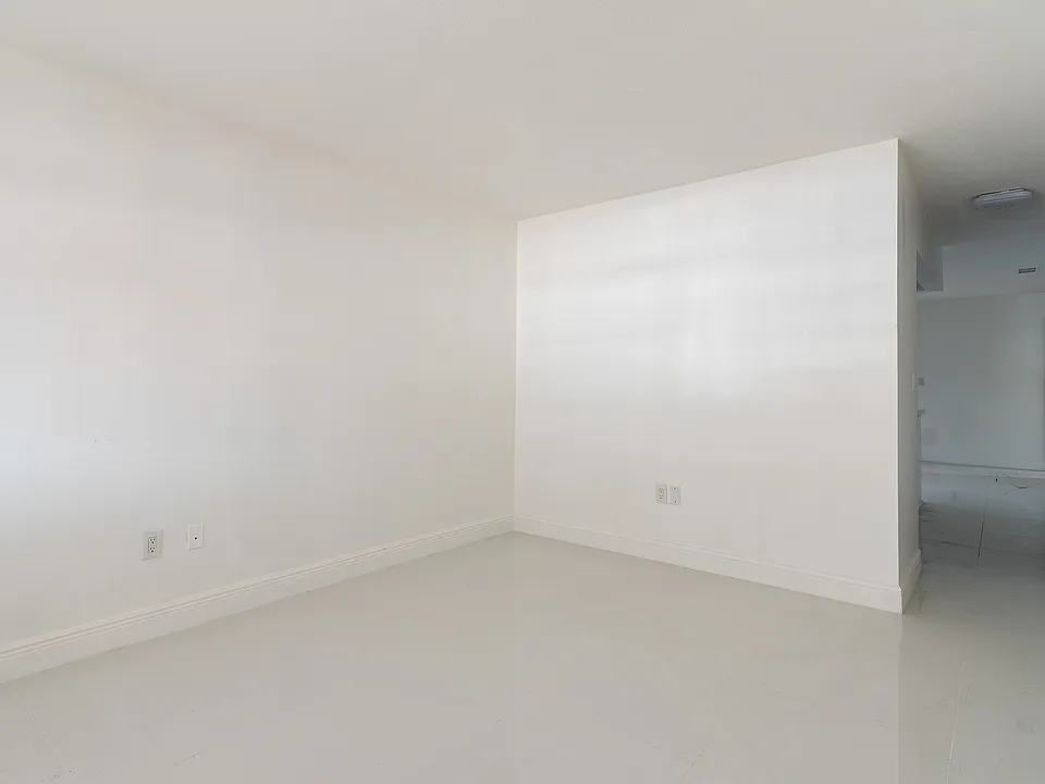 1376 W 43rd Pl