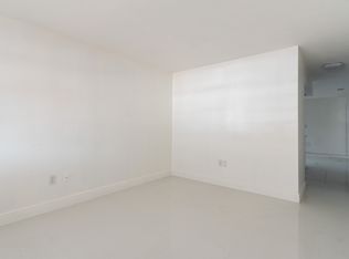 1376 W 43rd Pl, Hialeah, FL 33012