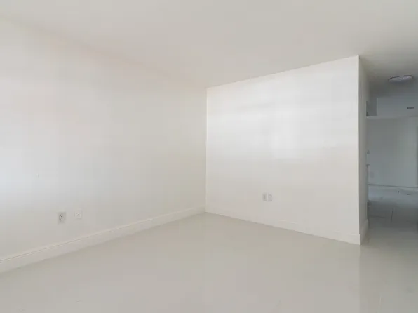 1376 W 43rd Pl, Hialeah, FL 33012