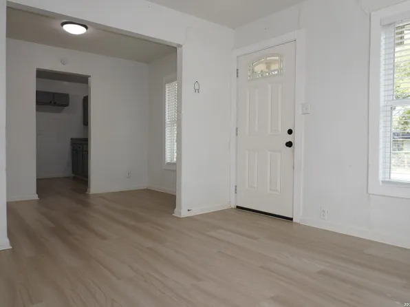 230 Goforth Dr, San Antonio, TX 78233
