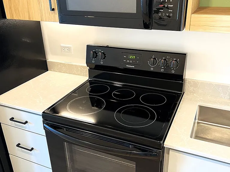 Secoya Apartments — Photo 16