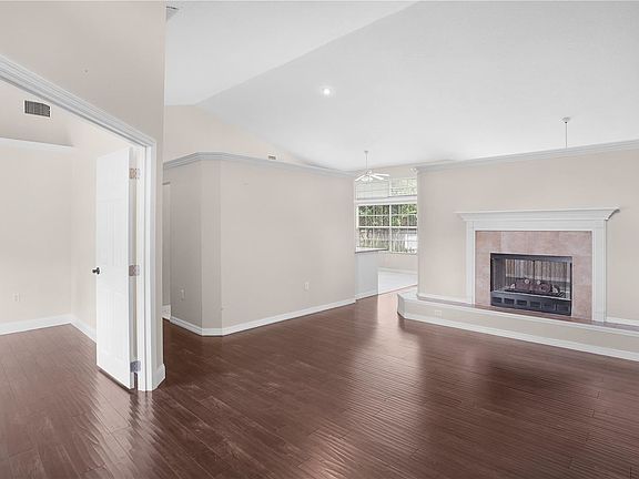 4th image of 33747 Tarlton Dr