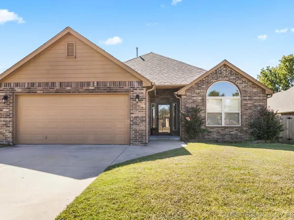 10 E 157th Pl, Glenpool, OK 74033