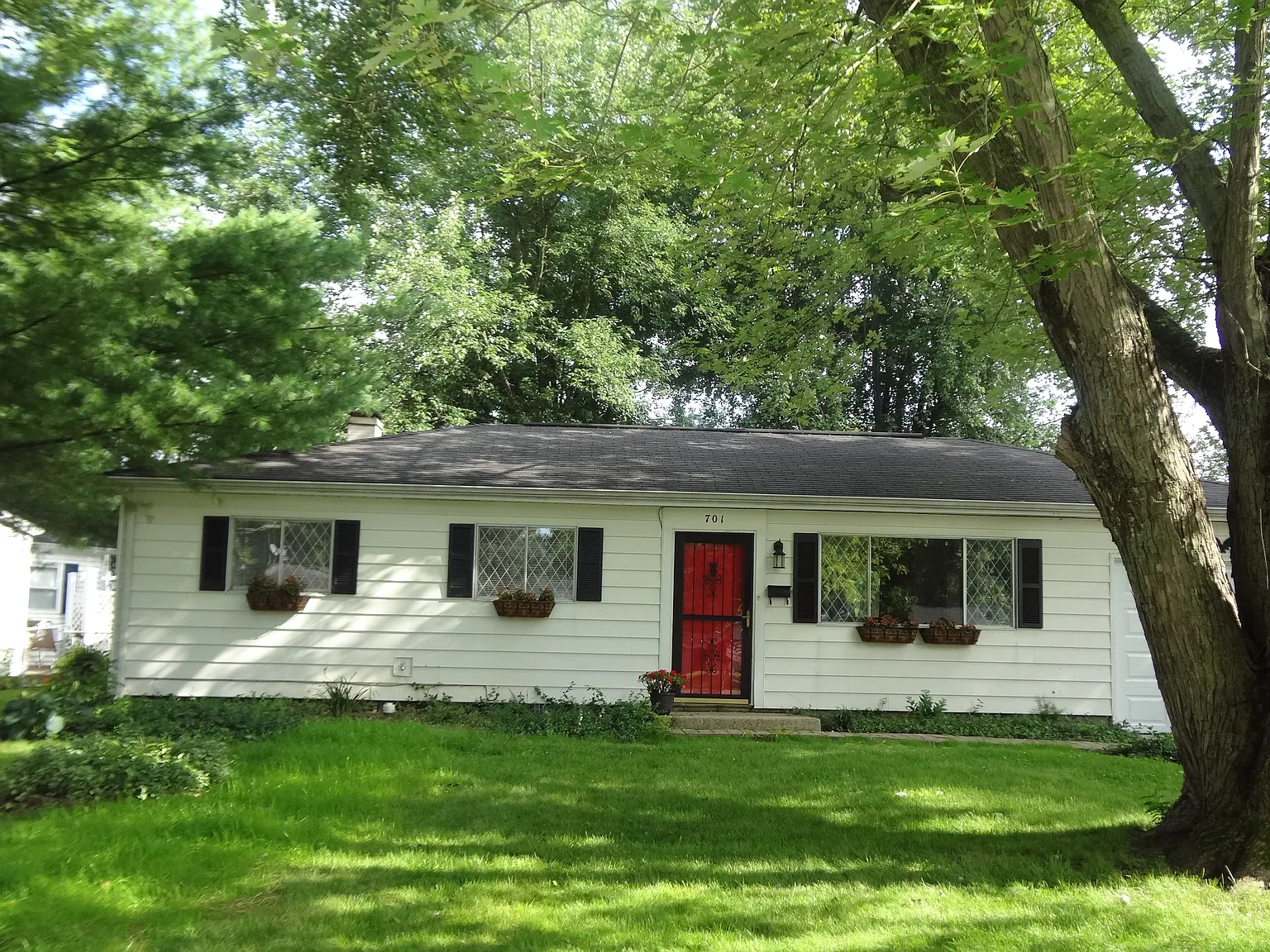701 Crescent Drive photo 1