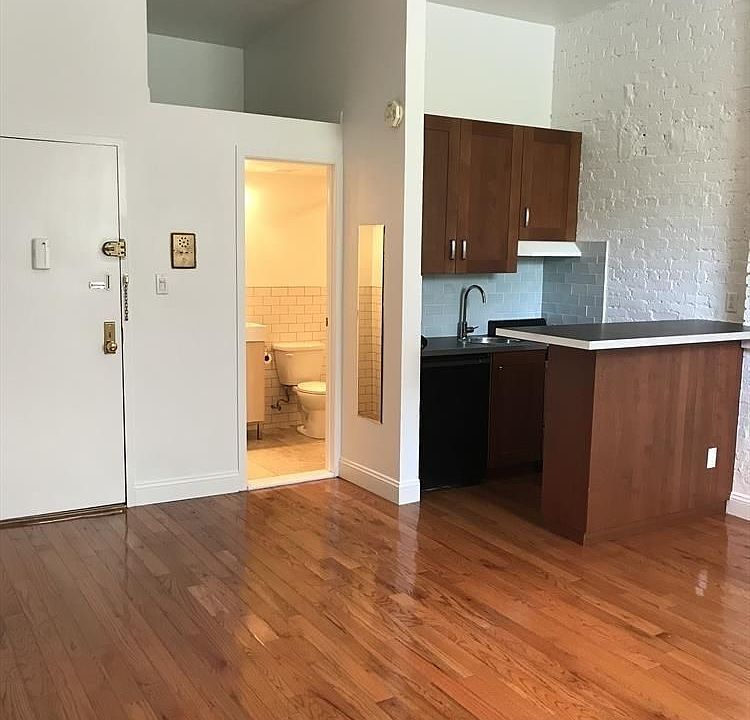 1st image of 121 W 95th St APT 4F