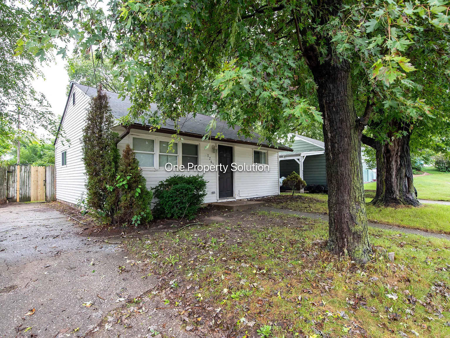 3765 S Liverpool Rd Hobart, IN 46342 - 1 — Photo 2