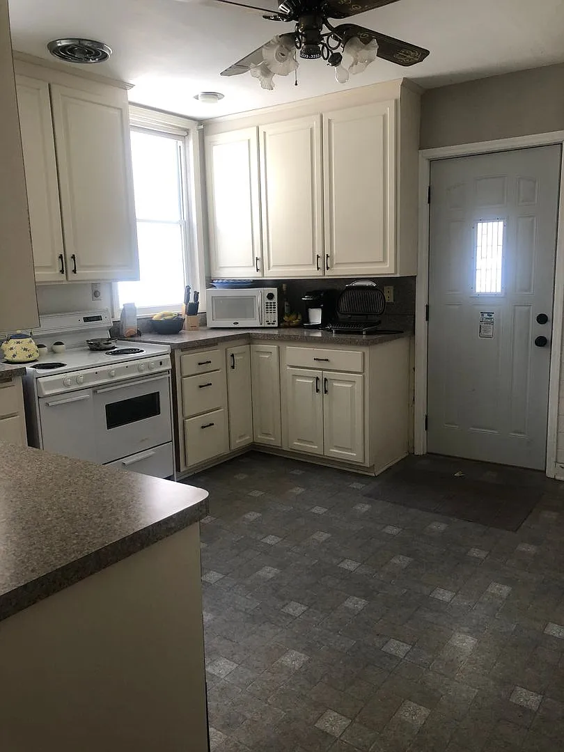 1912 Roblyn Ave — Photo 4
