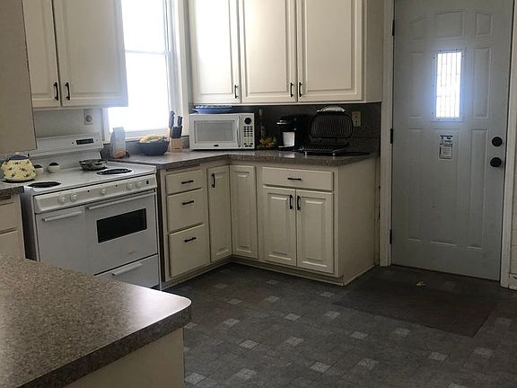 4th image of 1912 Roblyn Ave #1