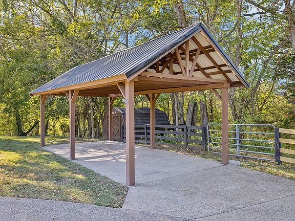 4th image of 5501 Broken Ridge Hollow Ln