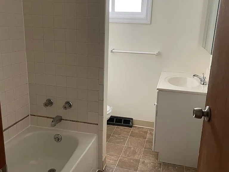 Angle-Tyler Apartments — Photo 26