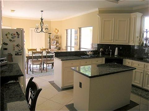 Nice & Bright Kitchen and Breakfast Area