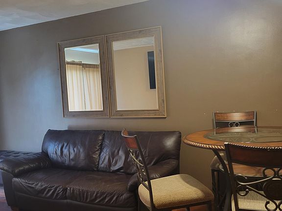 3rd image of 756 Quaker Ln APT 306-A