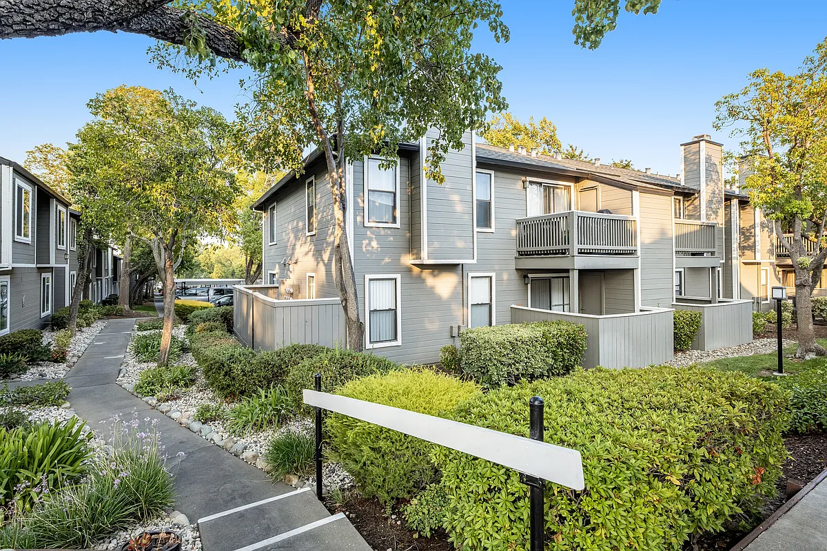 SVA Exterior Building - Sandpiper Village