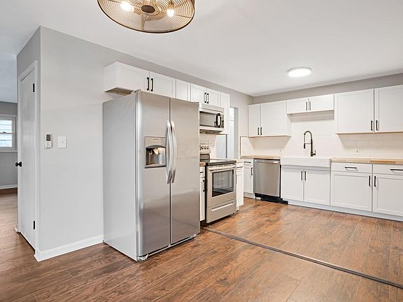 4th image of 7718 Broadwyn Dr