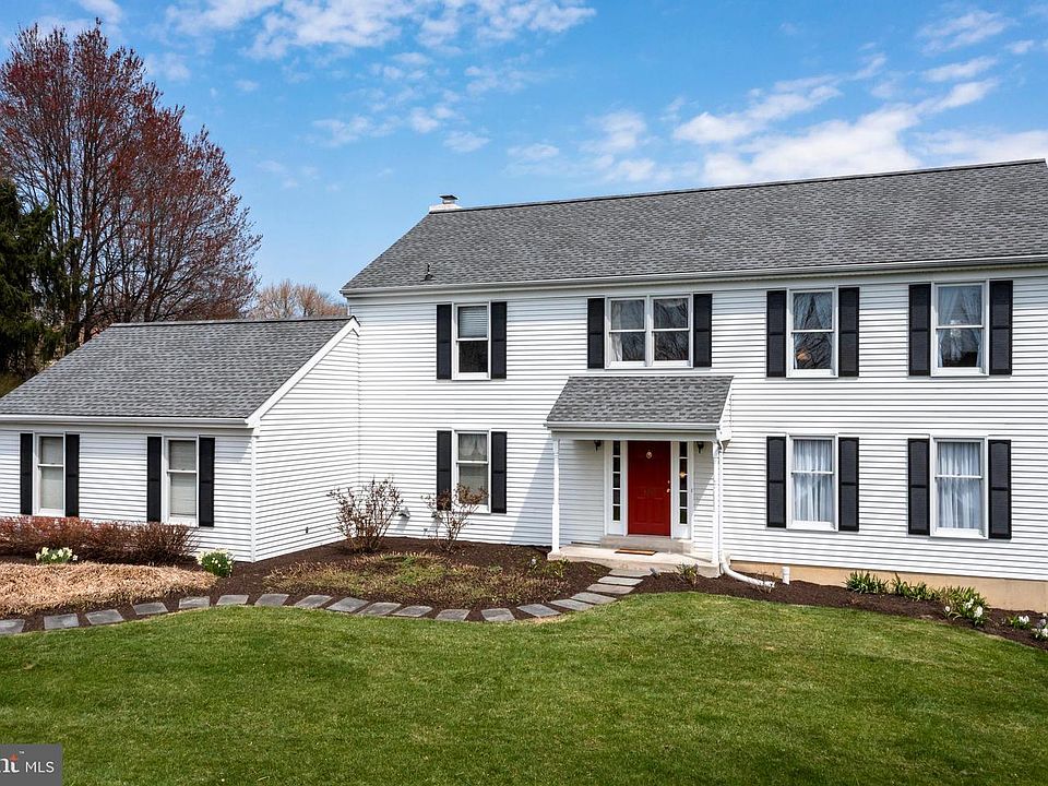 1st image of 107 Cabot Ct