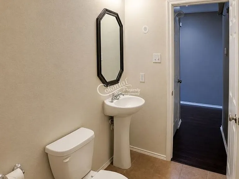 402 E Vega Ln — Photo 10