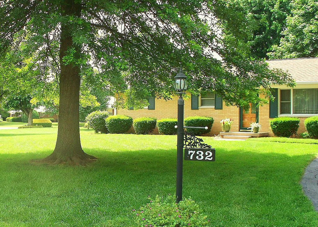 732 Clyde Dr photo 1