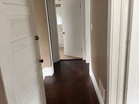 4th image of 834 20th St #2