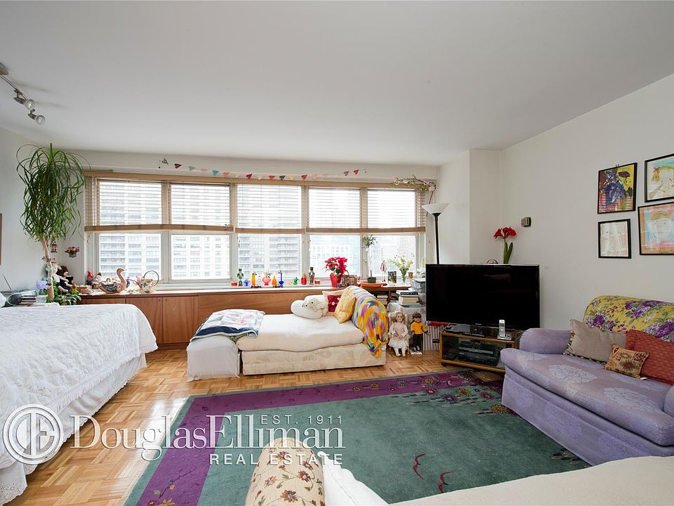 1st image of 155 W 68th St #10