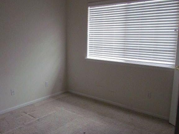 3rd image of 1703 Whitehall Dr #9B
