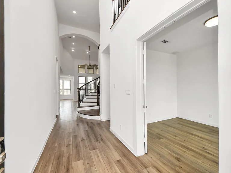 7410 Blue Finch Ln — Photo 2