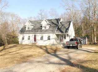 32 Oakwood Dr, Windham, CT 06280