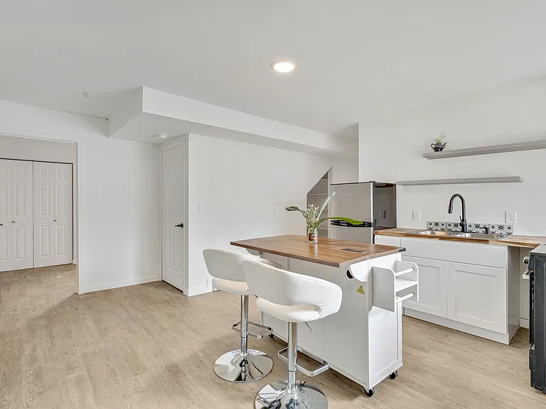 1051 4th Ave — Photo 3