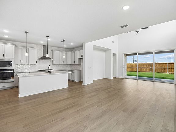 5th image of 1504 Xavier St