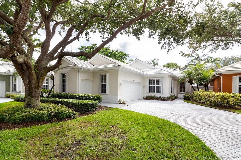 2432 SW Brookwood Ln