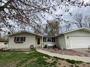 2404 Deerwood Dr, Fort Wayne, IN