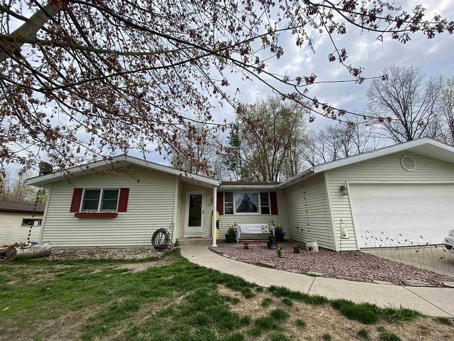2404 Deerwood Dr photo 1
