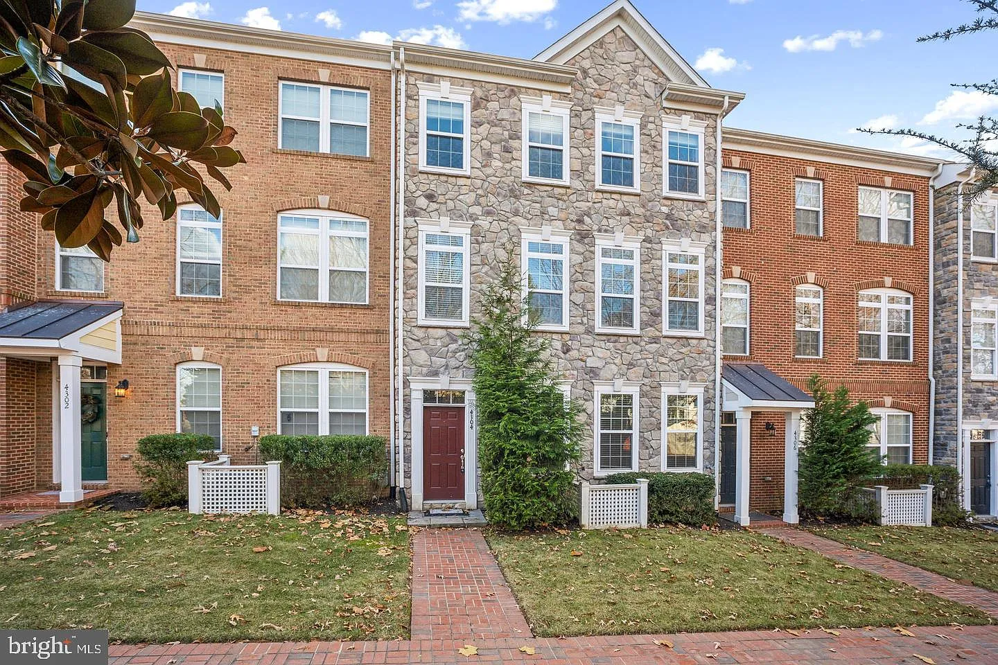 3 bed, 3.5 bath, 2592 sqft, $3,600 — Photo 1