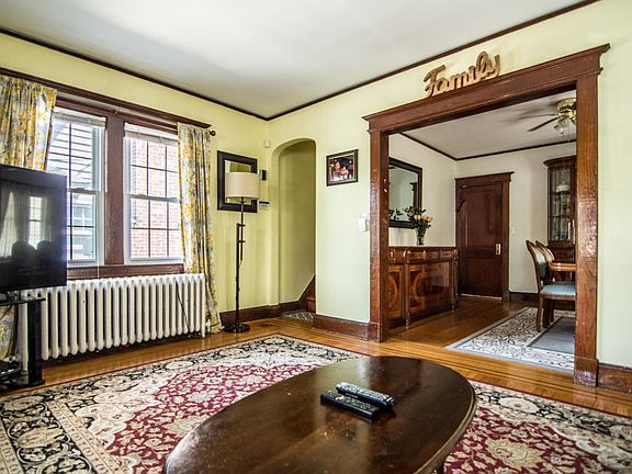 5th image of 607 Bard Ave