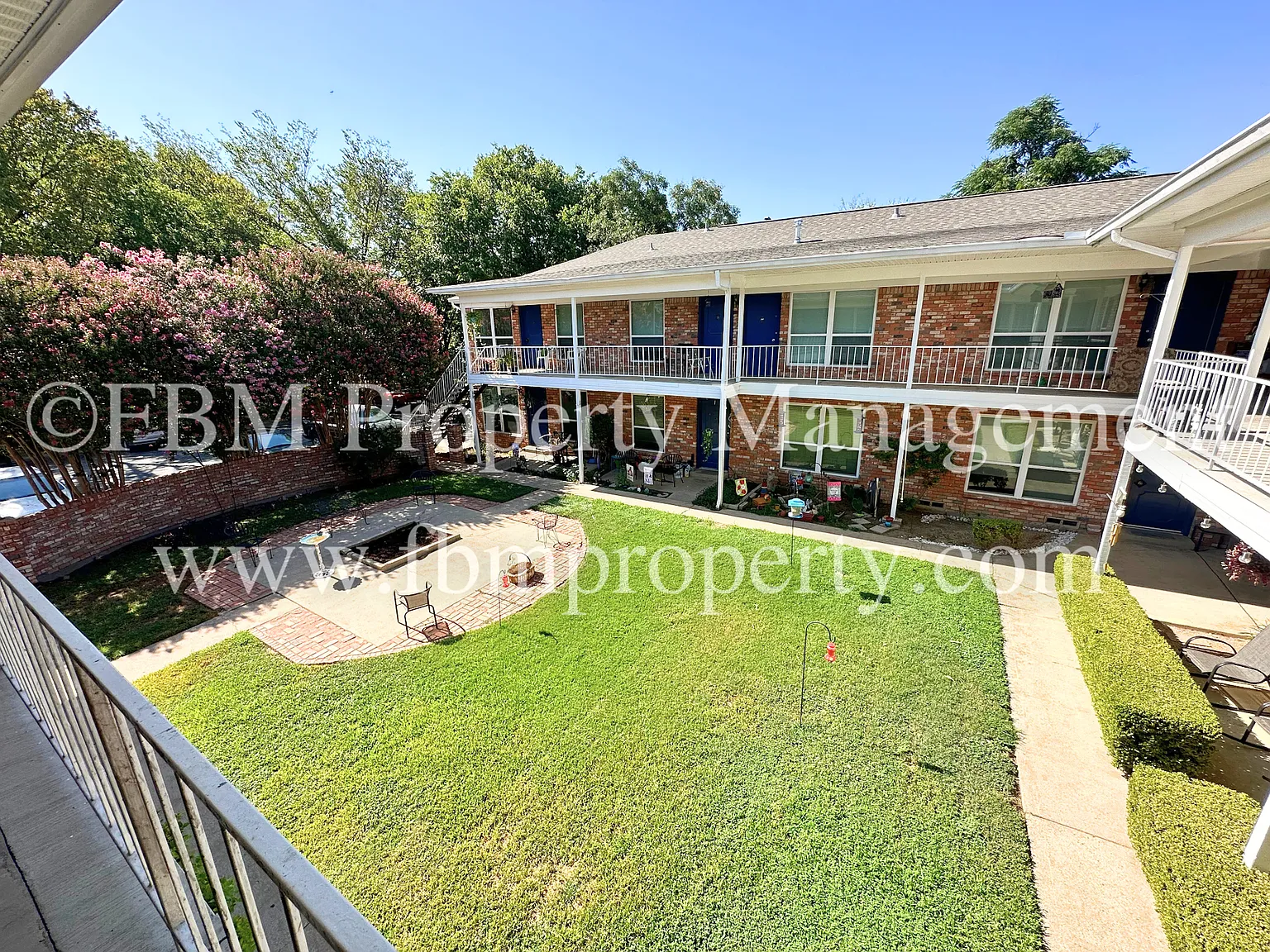 518 N Rogers St, Unit 202 - Cozy 2 Bedroom, 1 Bathroom Upstairs Apartment in Waxahachie, TX! — Photo 3