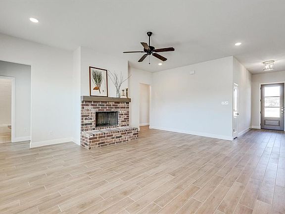 4th image of 5009 Corona Dr