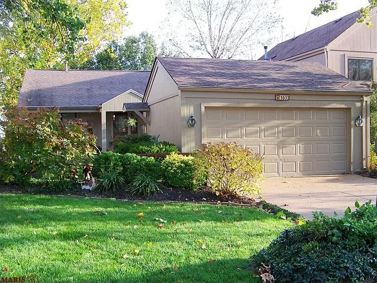 1632 Country Hill Ln photo 1