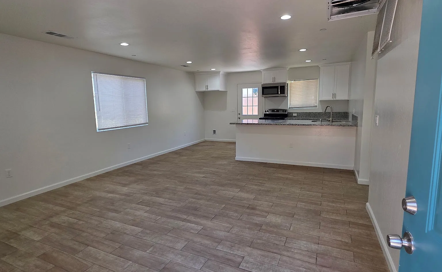 3 bed, 1200 sqft, $1,800 — Photo 4