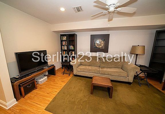 3rd image of 2239 29th St #1