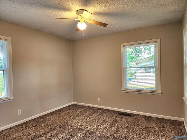 227 Drake Ave SW — Photo 9