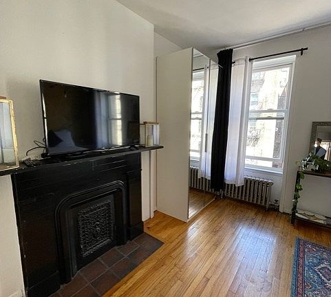 5th image of 361 W 46th St #3R