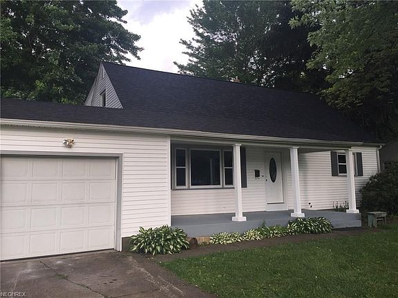 3rd image of 1661 Lancaster Dr