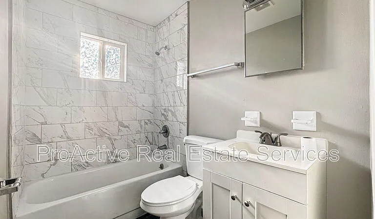 121 W 32nd St #1 — Photo 12